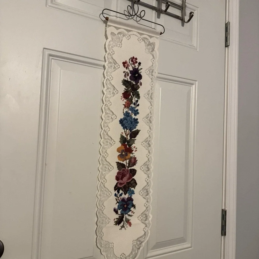 Vertical Wall Hanging Tapestry With Floral Design